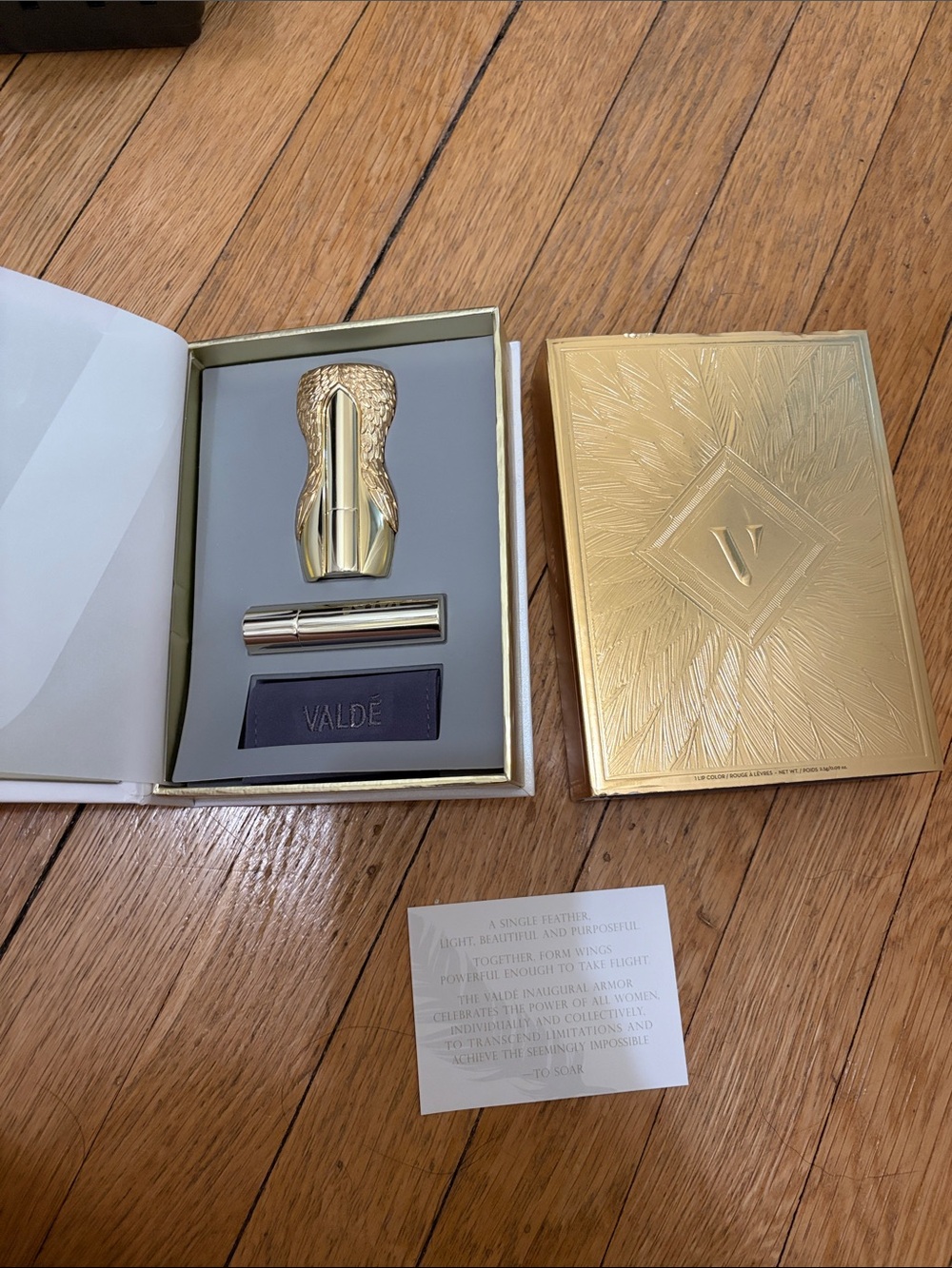 Gold-Tone Luxury Lipstick - Radiant Gold Finish